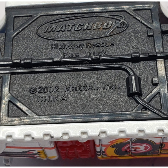 2003 Matchbox Action Launcher Unit One Highway Rescue White and Red Firetruck - Picture 7 of 7